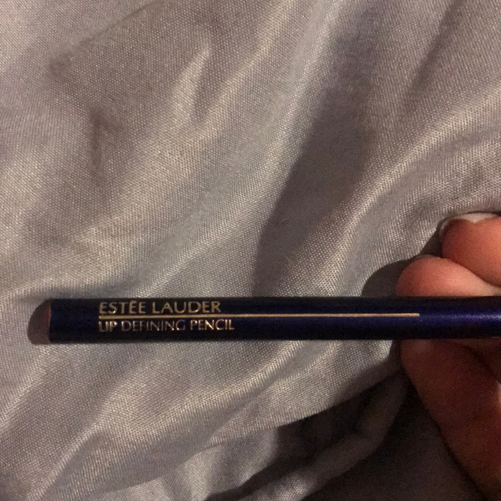 ESTĒE LAUDER LIP DEFINING PENCIL IN SHADE TAWNY